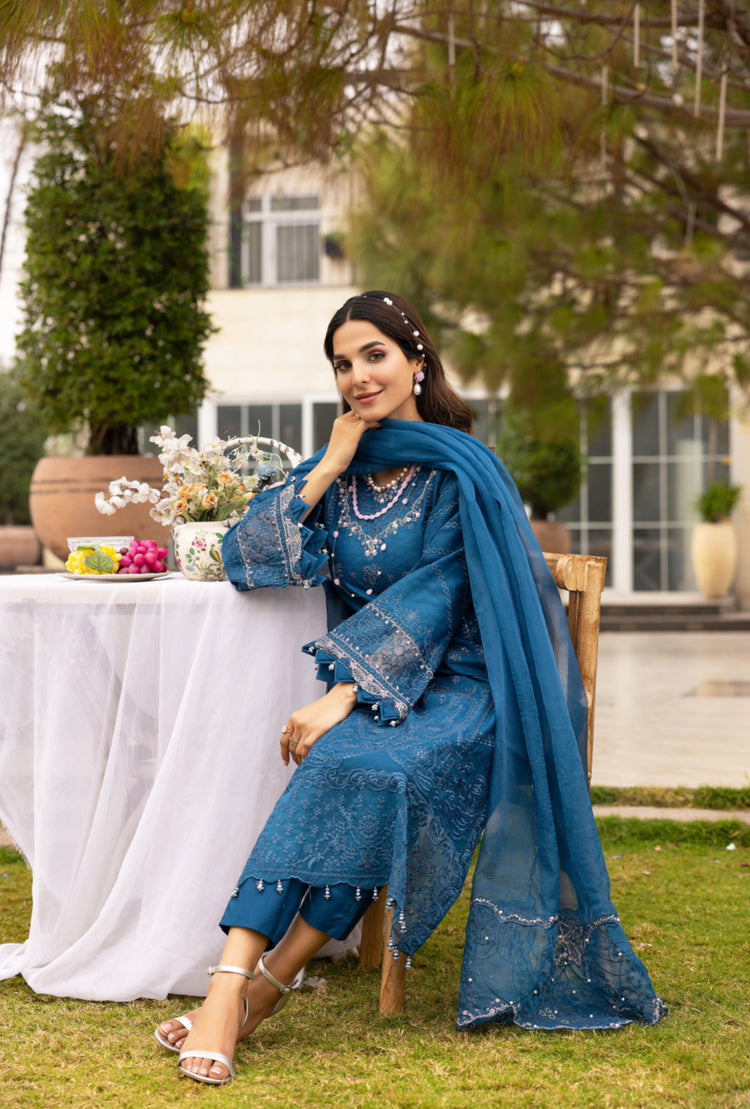 Ivana Luxe Chikankari 004