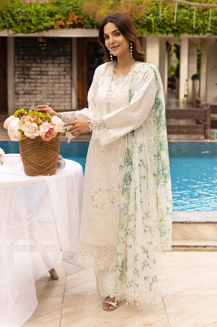 Ivana Luxe Chikankari 002