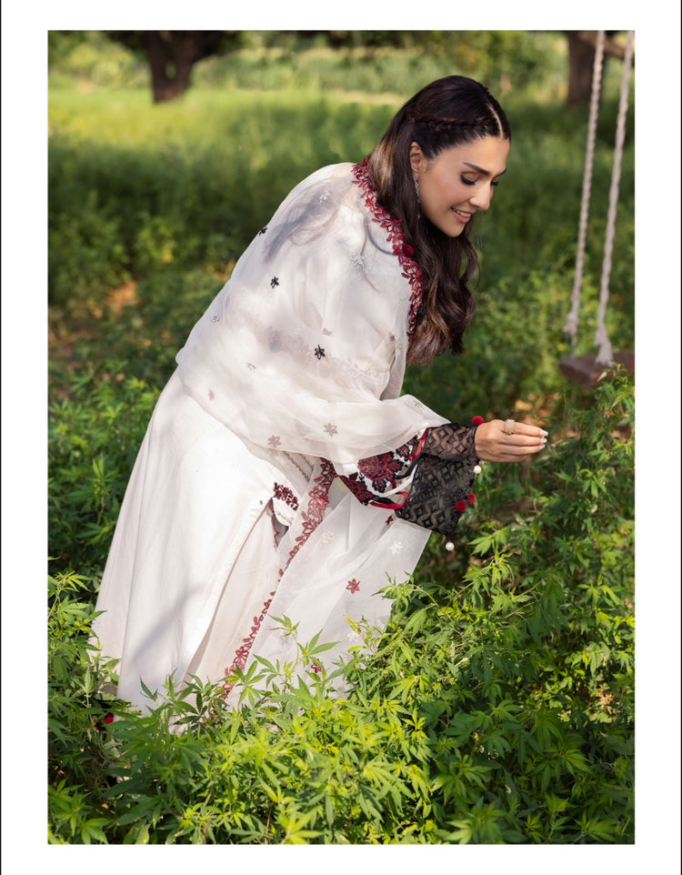 Heer x Ayeza Khan Ladies AL1029