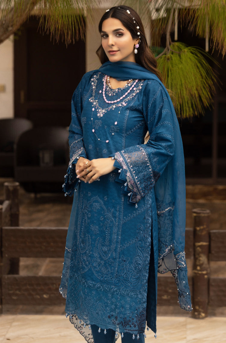 Ivana Luxe Chikankari 004