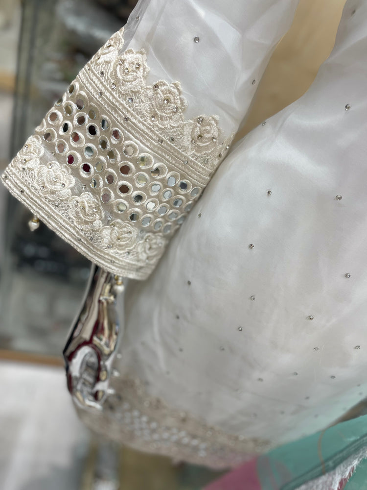 Design no: 2285 White - Fatimahs clothing