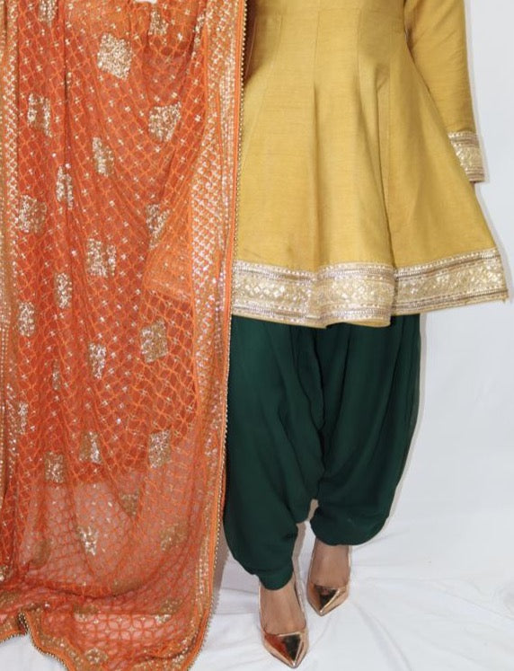 Aaghaz 04 - Fatimahs clothing