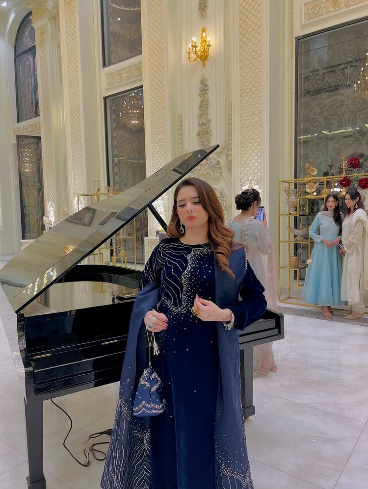 Amara- Luxury Velvet