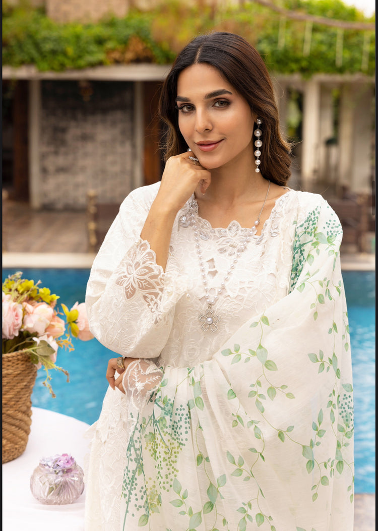 Ivana Luxe Chikankari 002