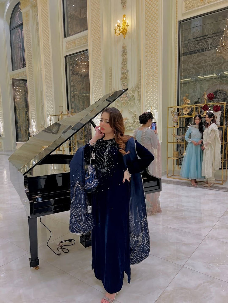 Amara- Luxury Velvet