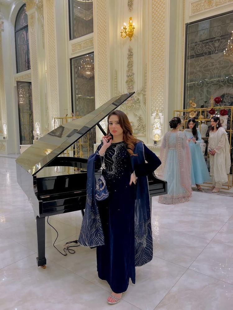 Amara- Luxury Velvet