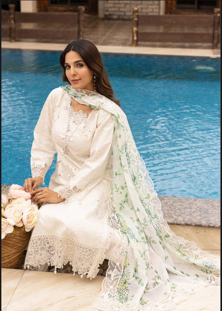 Ivana Luxe Chikankari 002