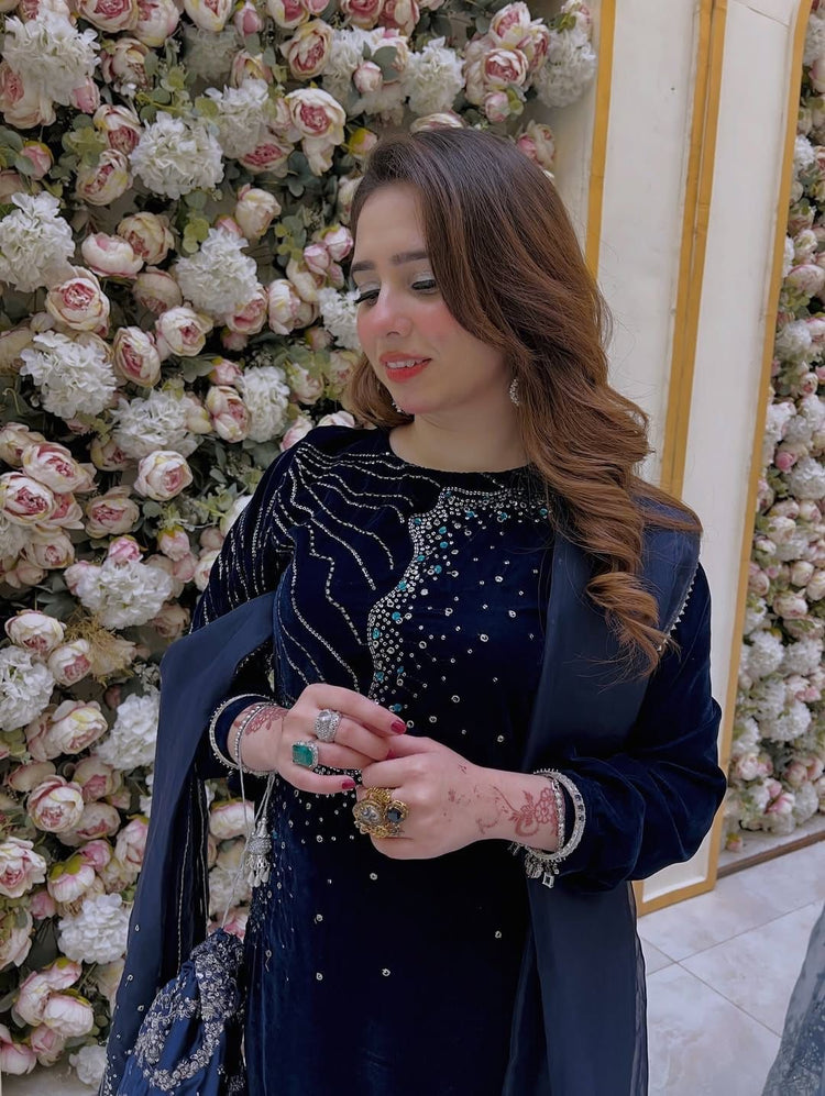 Amara- Luxury Velvet