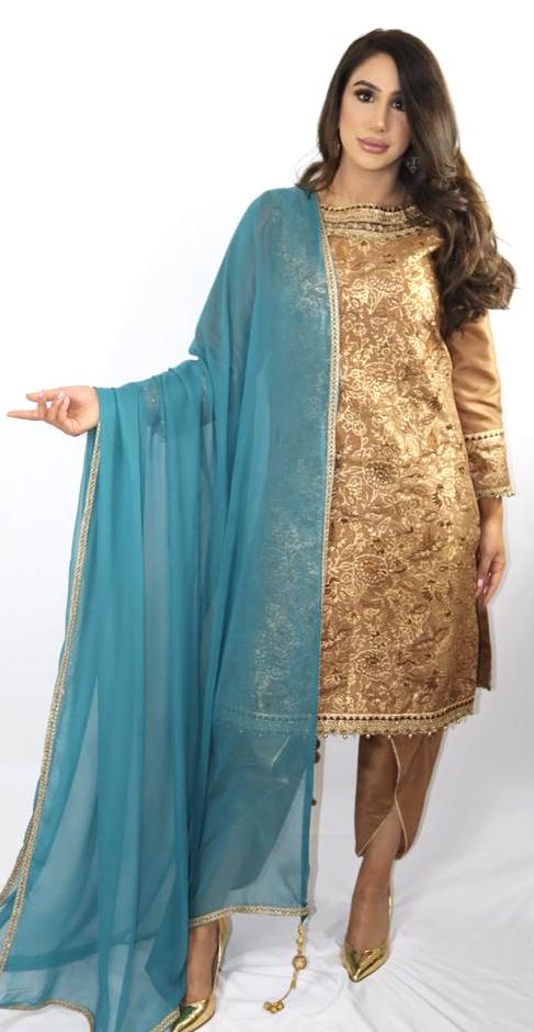 Aaghaz 05 - Fatimahs clothing
