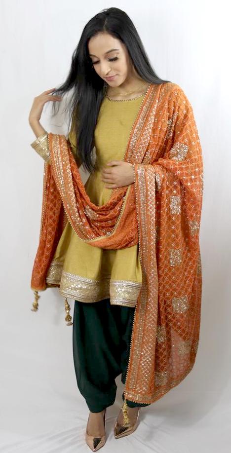 Aaghaz 04 - Fatimahs clothing