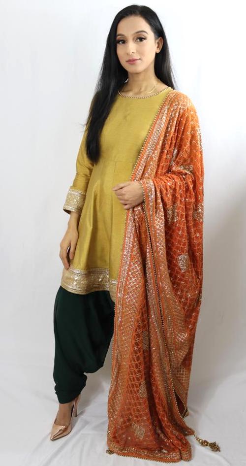 Aaghaz 04 - Fatimahs clothing